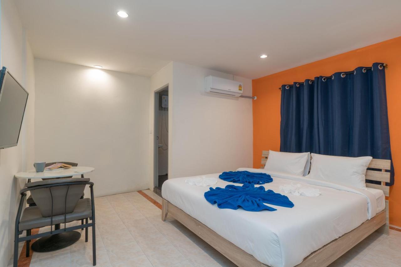 Grey Door Hotel Patong Exterior photo